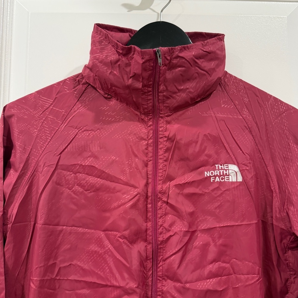 The North Face Women’s Pink Color Windbreaker Jacket Foldable with Bag sz XS - Picture 3 of 12
